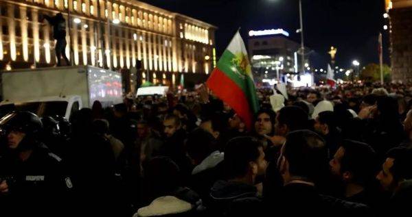 Bulgaria fierbe - protestele trântesc guvernul Jeliazkov înainte de intrarea în zona euro